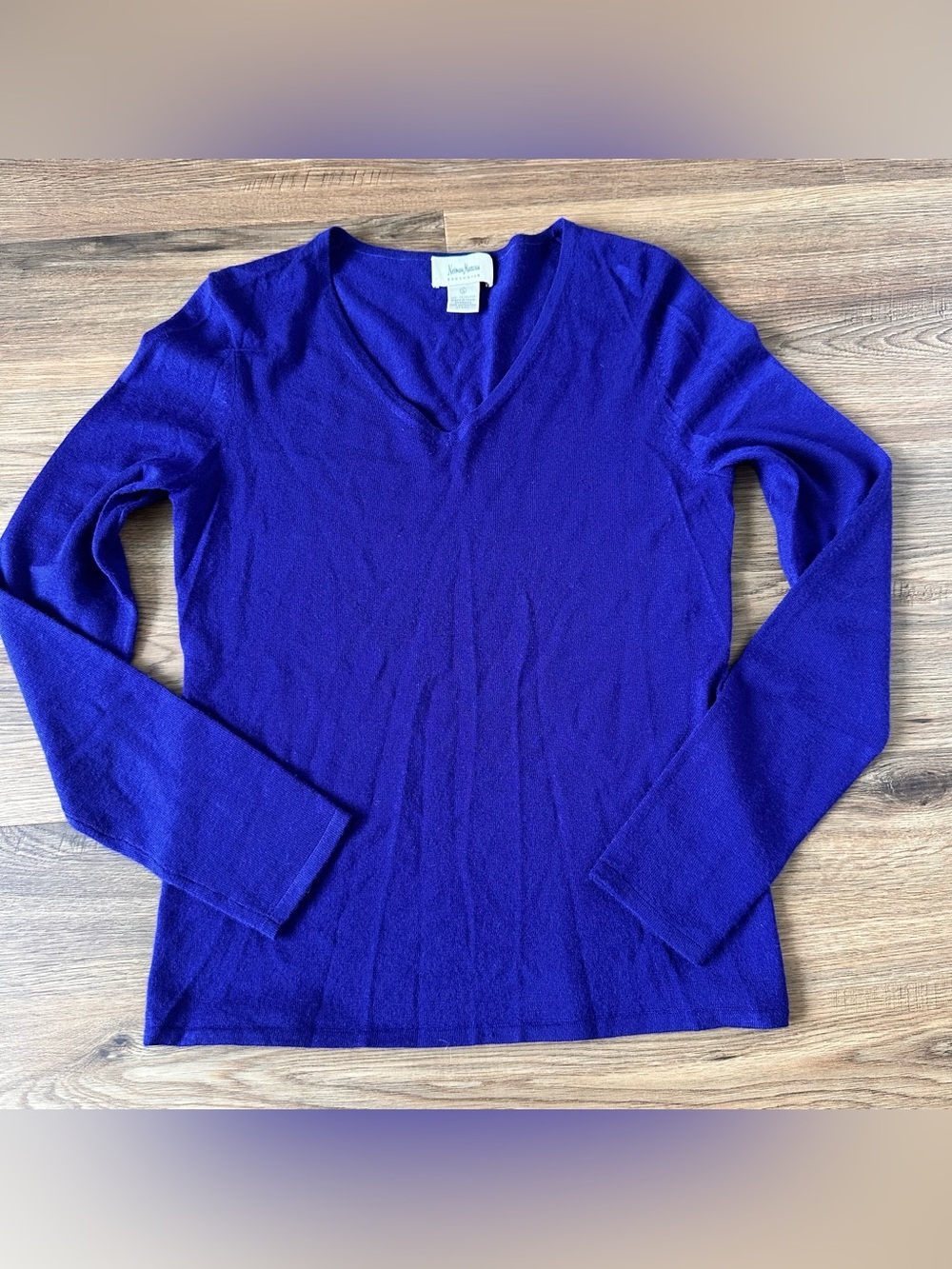 Neiman Marcus Cashmere Sweater Size Blue Small V-Neck Classic Lightweight Luxury